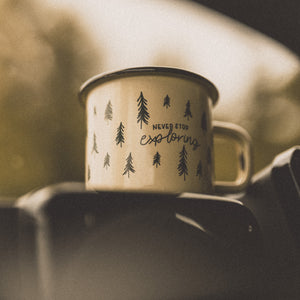 Never stop exploring | Emaille Tasse